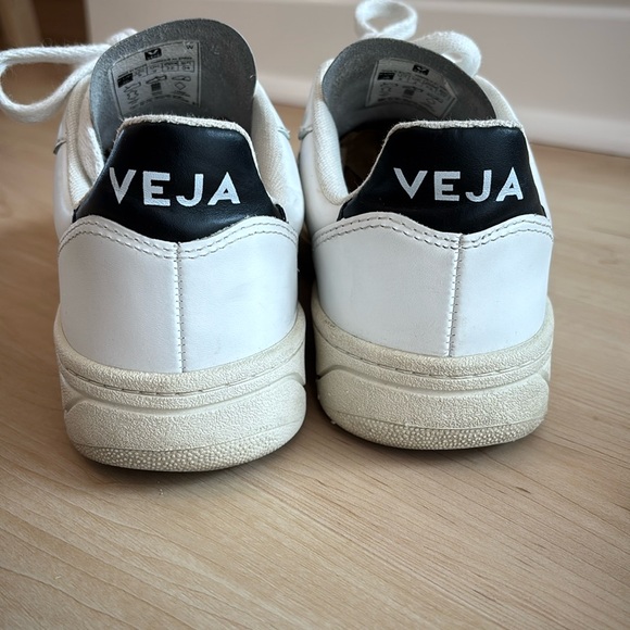 Veja V-10 White Black - Picture 4 of 9